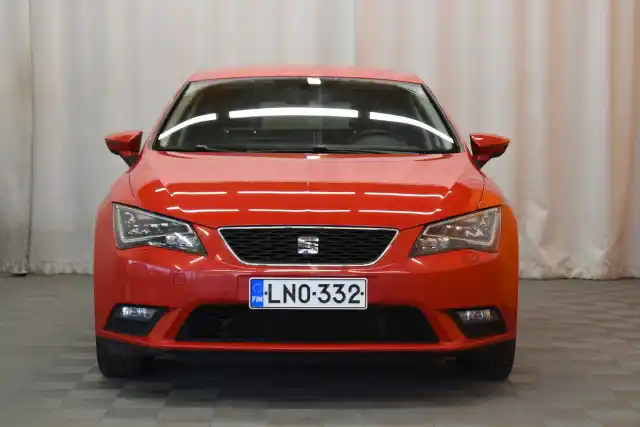 Punainen Viistoperä, Seat Leon – LNO-332