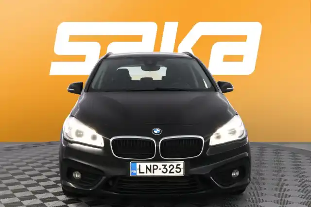 Musta Tila-auto, BMW 214 – LNP-325