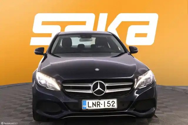 Sininen Sedan, Mercedes-Benz C – LNR-152