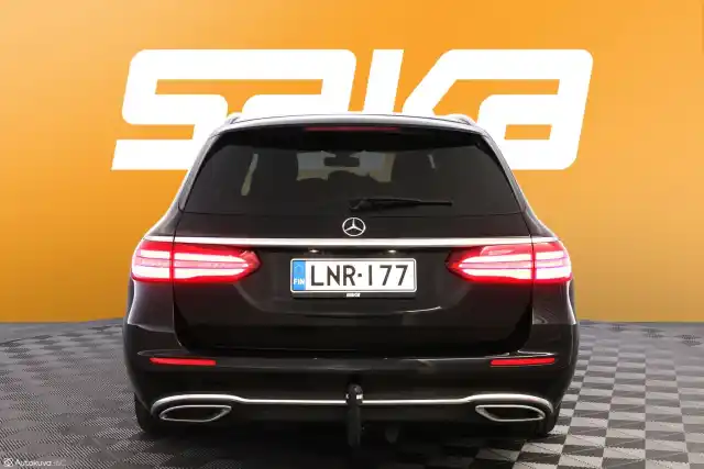 Musta Farmari, Mercedes-Benz E – LNR-177