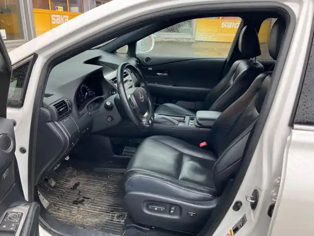 Valkoinen Tila-auto, Lexus RX – LNS-969