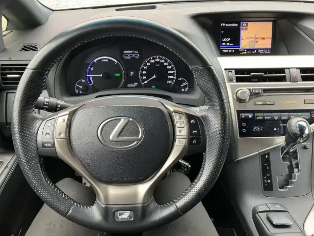 Valkoinen Tila-auto, Lexus RX – LNS-969
