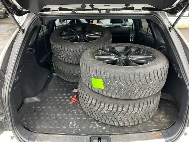 Valkoinen Tila-auto, Lexus RX – LNS-969