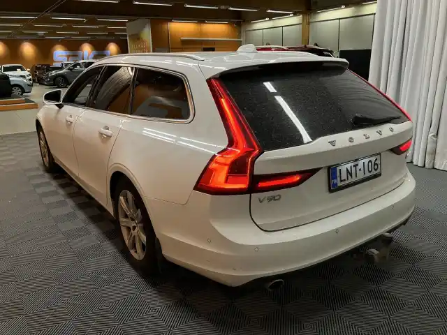 Valkoinen Farmari, Volvo V90 – LNT-106