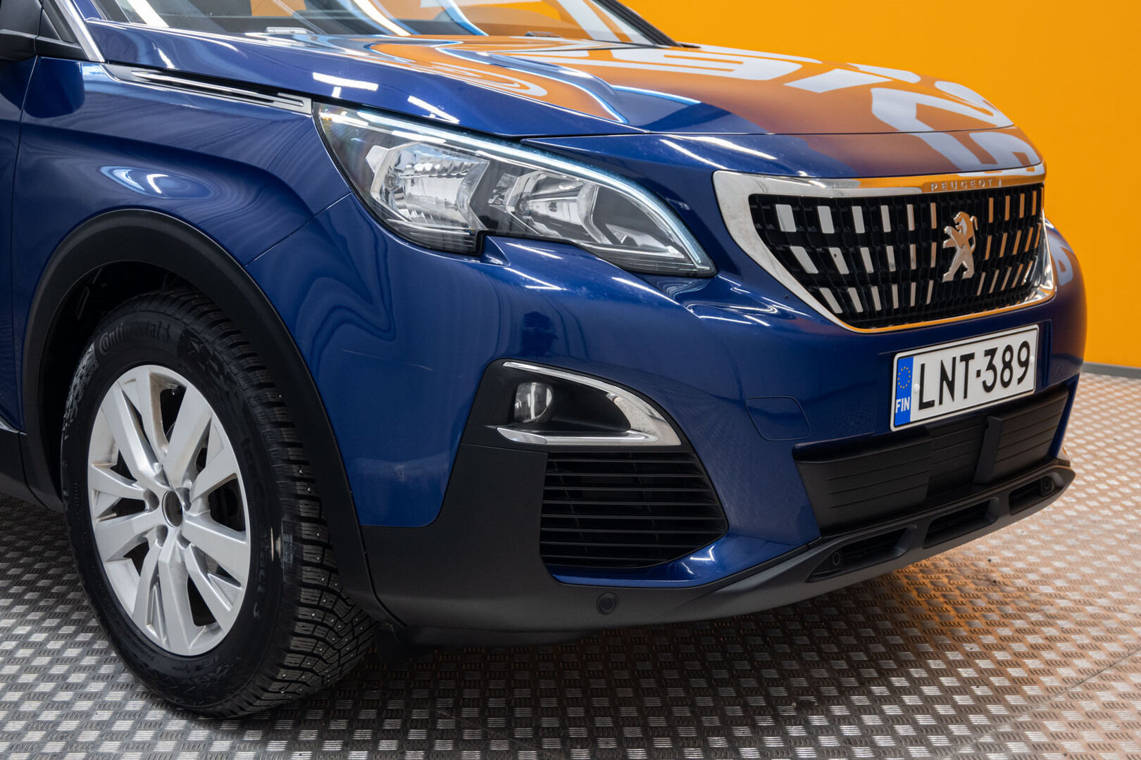 Sininen Maastoauto, Peugeot 3008 – LNT-389