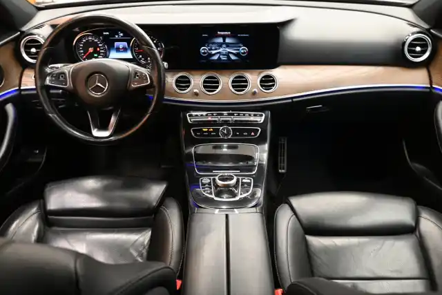 Musta Sedan, Mercedes-Benz E – LNT-837