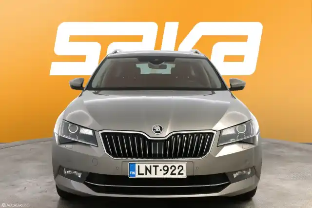 Beige Farmari, Skoda Superb – LNT-922