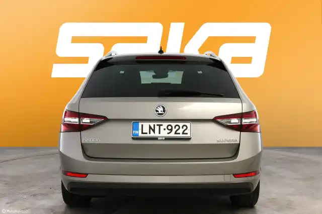 Beige Farmari, Skoda Superb – LNT-922