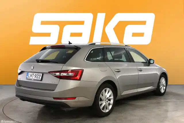 Beige Farmari, Skoda Superb – LNT-922