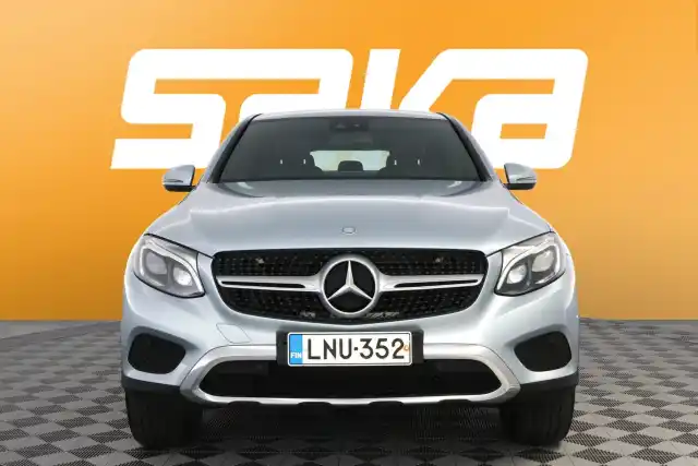 Harmaa Maastoauto, Mercedes-Benz GLC – LNU-352