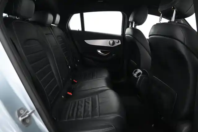 Harmaa Maastoauto, Mercedes-Benz GLC – LNU-352