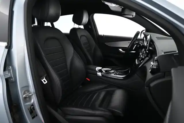 Harmaa Maastoauto, Mercedes-Benz GLC – LNU-352