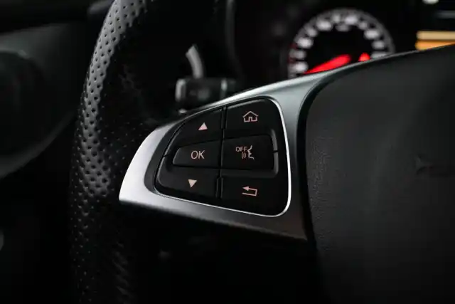 Harmaa Maastoauto, Mercedes-Benz GLC – LNU-352