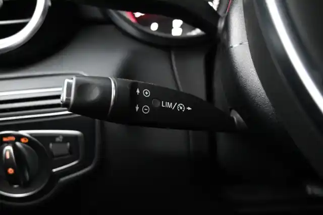 Harmaa Maastoauto, Mercedes-Benz GLC – LNU-352