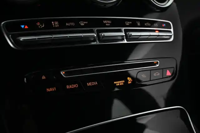 Harmaa Maastoauto, Mercedes-Benz GLC – LNU-352