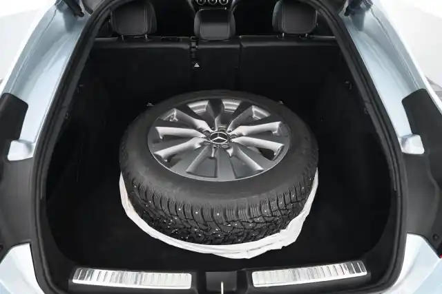 Harmaa Maastoauto, Mercedes-Benz GLC – LNU-352