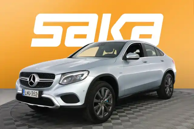Harmaa Maastoauto, Mercedes-Benz GLC – LNU-352
