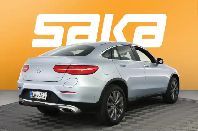 Harmaa Maastoauto, Mercedes-Benz GLC – LNU-352