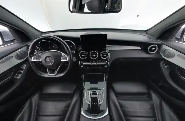 Harmaa Maastoauto, Mercedes-Benz GLC – LNU-352