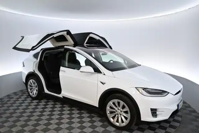 Valkoinen Maastoauto, Tesla Model X – LNV-162