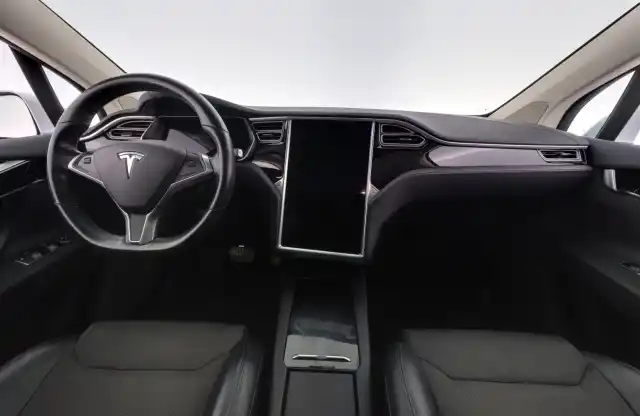 Valkoinen Maastoauto, Tesla Model X – LNV-162