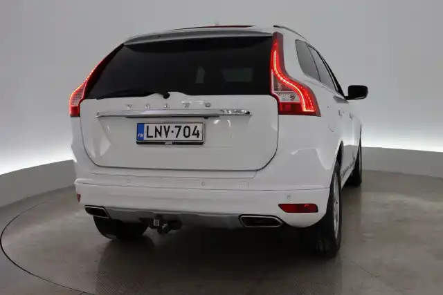 Valkoinen Maastoauto, Volvo XC60 – LNV-704