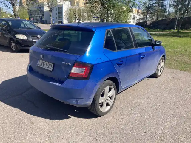 Sininen Viistoperä, Skoda Fabia – LNX-190