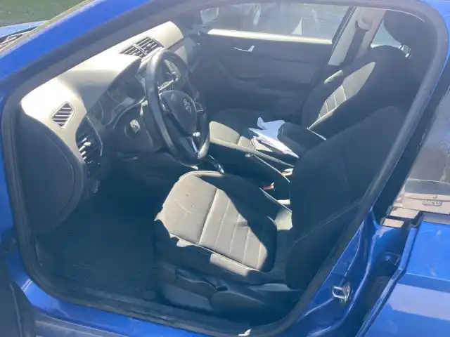 Sininen Viistoperä, Skoda Fabia – LNX-190