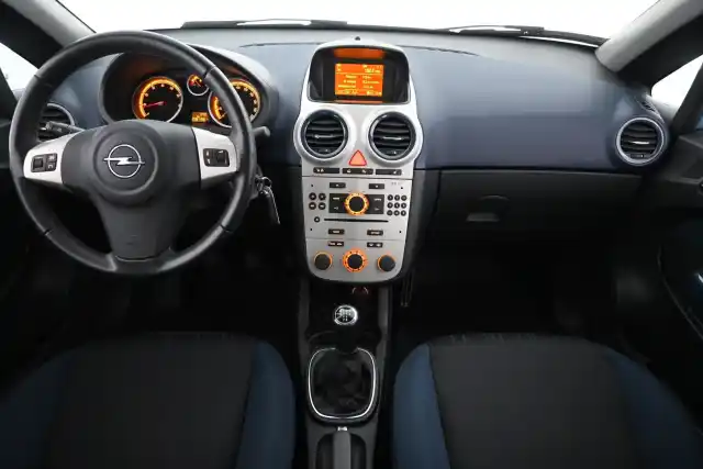 Sininen Viistoperä, Opel Corsa – LNY-774