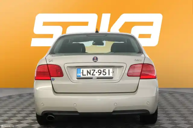 Harmaa Sedan, Saab 9-5 – LNZ-951