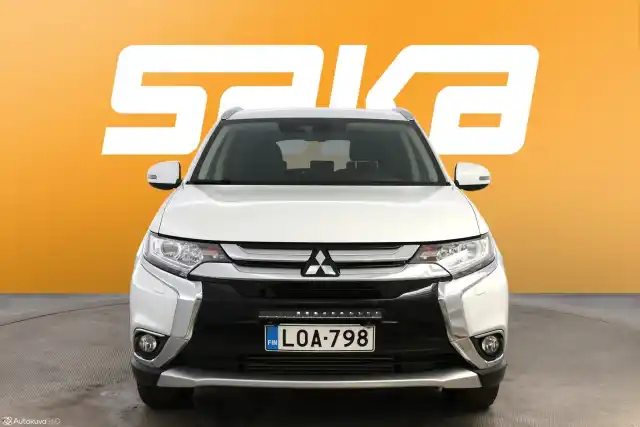 Valkoinen Maastoauto, Mitsubishi Outlander – LOA-798