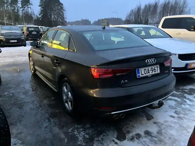 Ruskea Sedan, Audi A3 – LOA-967