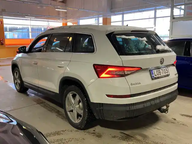 Valkoinen Maastoauto, Skoda Kodiaq – LOB-703