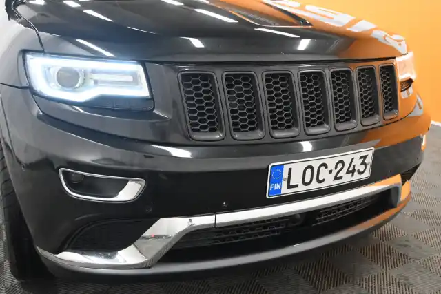 Musta Maastoauto, Jeep Grand Cherokee – LOC-243