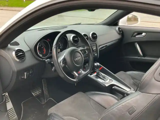 Valkoinen Coupe, Audi TT – LOC-654