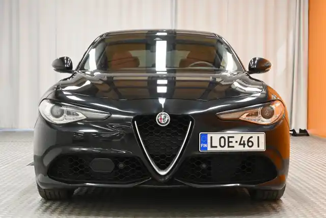 Musta Sedan, Alfa Romeo Giulia – LOE-461