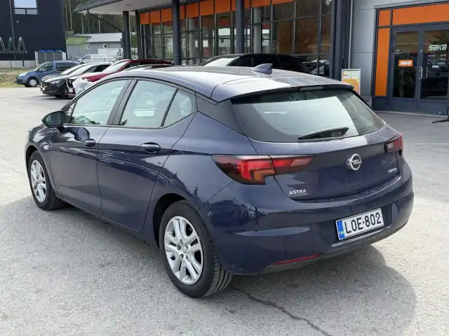 Sininen Viistoperä, Opel Astra – LOE-802