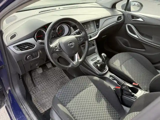 Sininen Viistoperä, Opel Astra – LOE-802