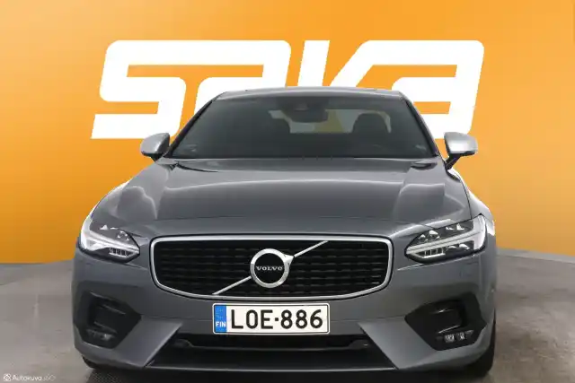 Harmaa Sedan, Volvo S90 – LOE-886