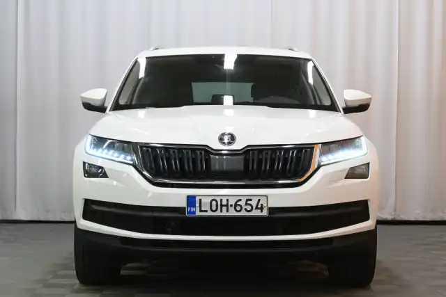 Valkoinen Maastoauto, Skoda Kodiaq – LOH-654