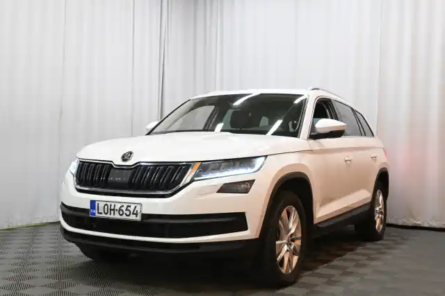 Valkoinen Maastoauto, Skoda Kodiaq – LOH-654