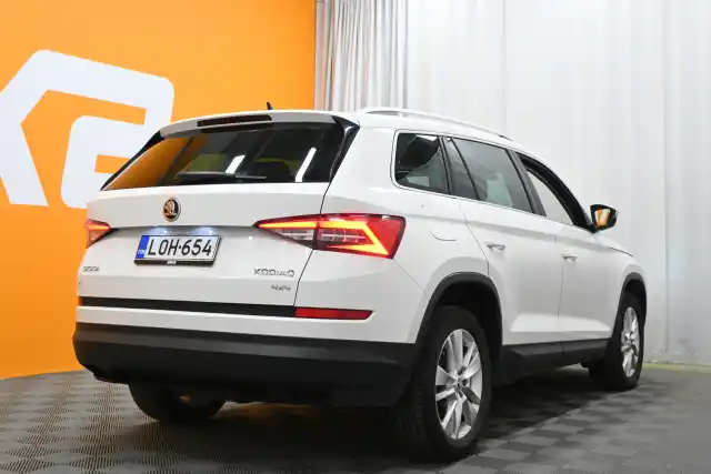 Valkoinen Maastoauto, Skoda Kodiaq – LOH-654