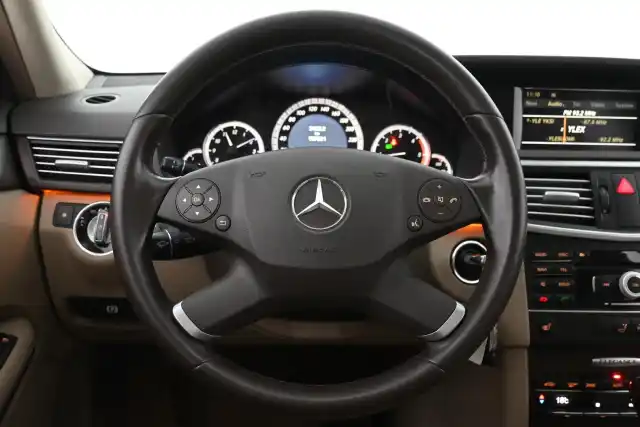 Musta Farmari, Mercedes-Benz E – LOH-962