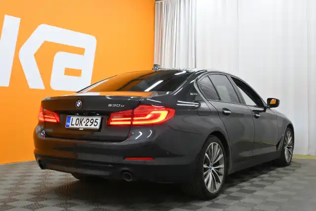 Harmaa Sedan, BMW 530 – LOK-295