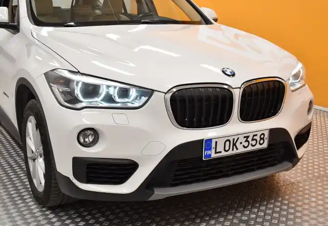 Valkoinen Maastoauto, BMW X1 – LOK-358