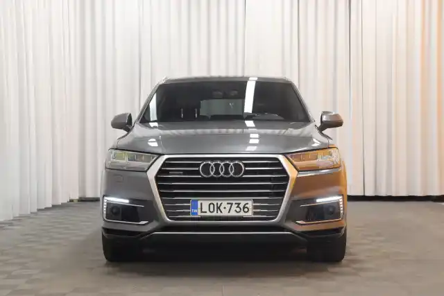 Harmaa Maastoauto, Audi Q7 – LOK-736