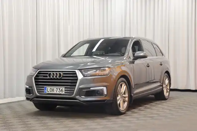 Harmaa Maastoauto, Audi Q7 – LOK-736