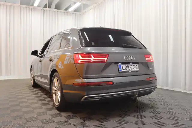 Harmaa Maastoauto, Audi Q7 – LOK-736