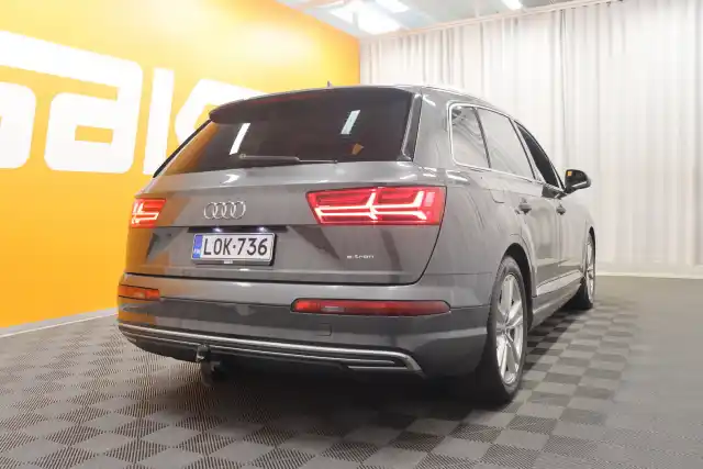 Harmaa Maastoauto, Audi Q7 – LOK-736