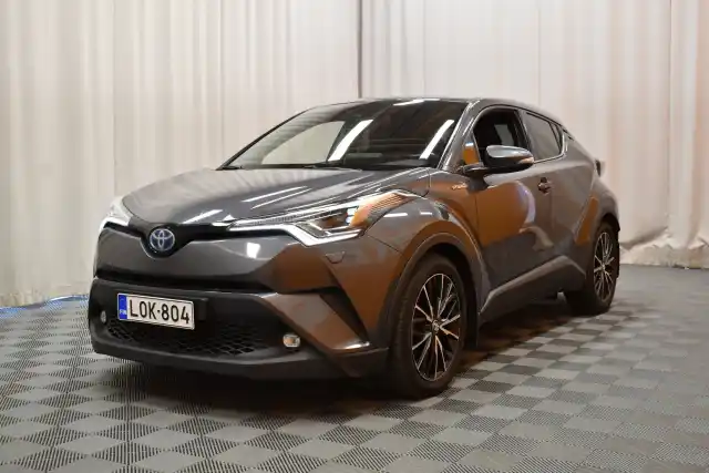 Harmaa Maastoauto, Toyota C-HR – LOK-804